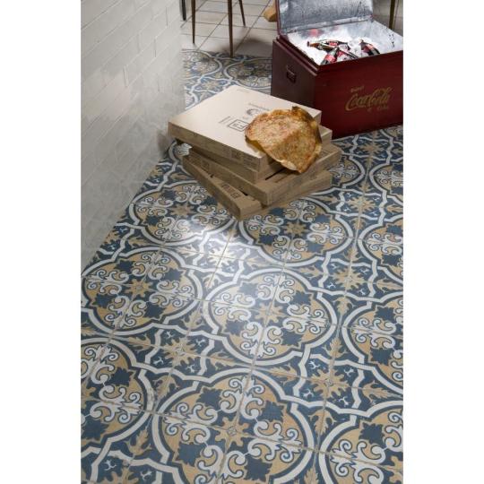 vintage csempe antikolt rusztikus padloburkolat jarolap mintas viragos regies klasszikus cemetlap hatasu vintage nappali konyha haloszoba burkolat kek vidam fiatalos csempek lameridiana klasszikus.jpg